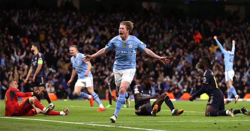 Câu lạc bộ Manchester City hiện tại đang thi đấu ở mùa giải nào
